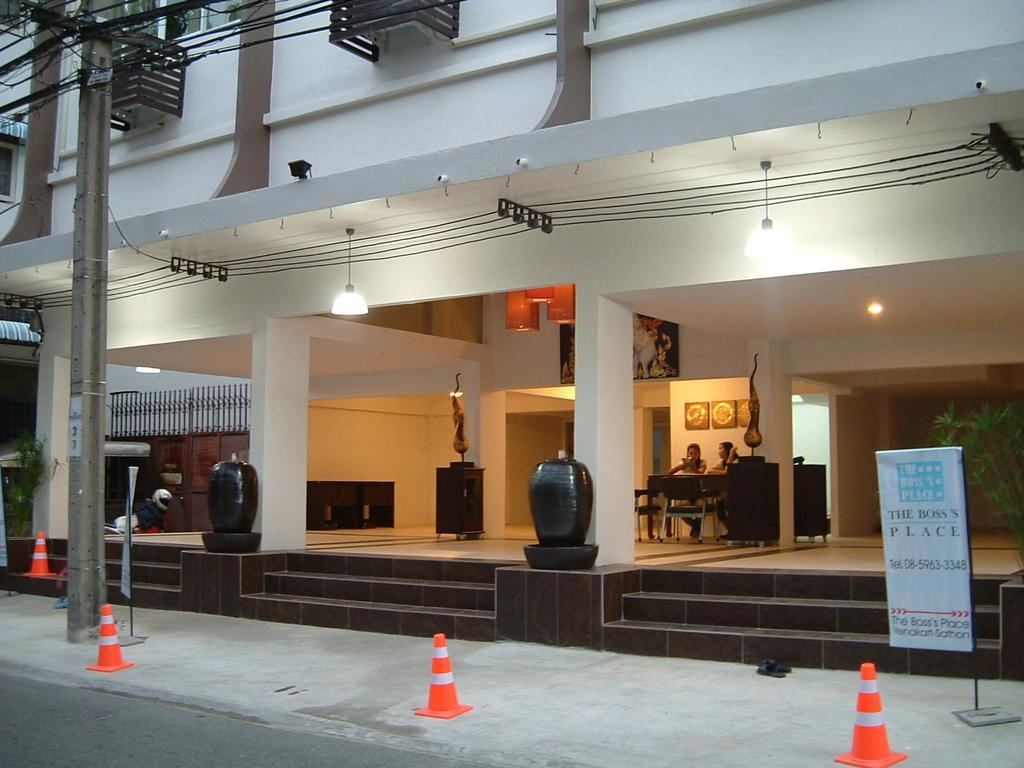 The Boss'S Place Sathorn Bangkok Luaran gambar